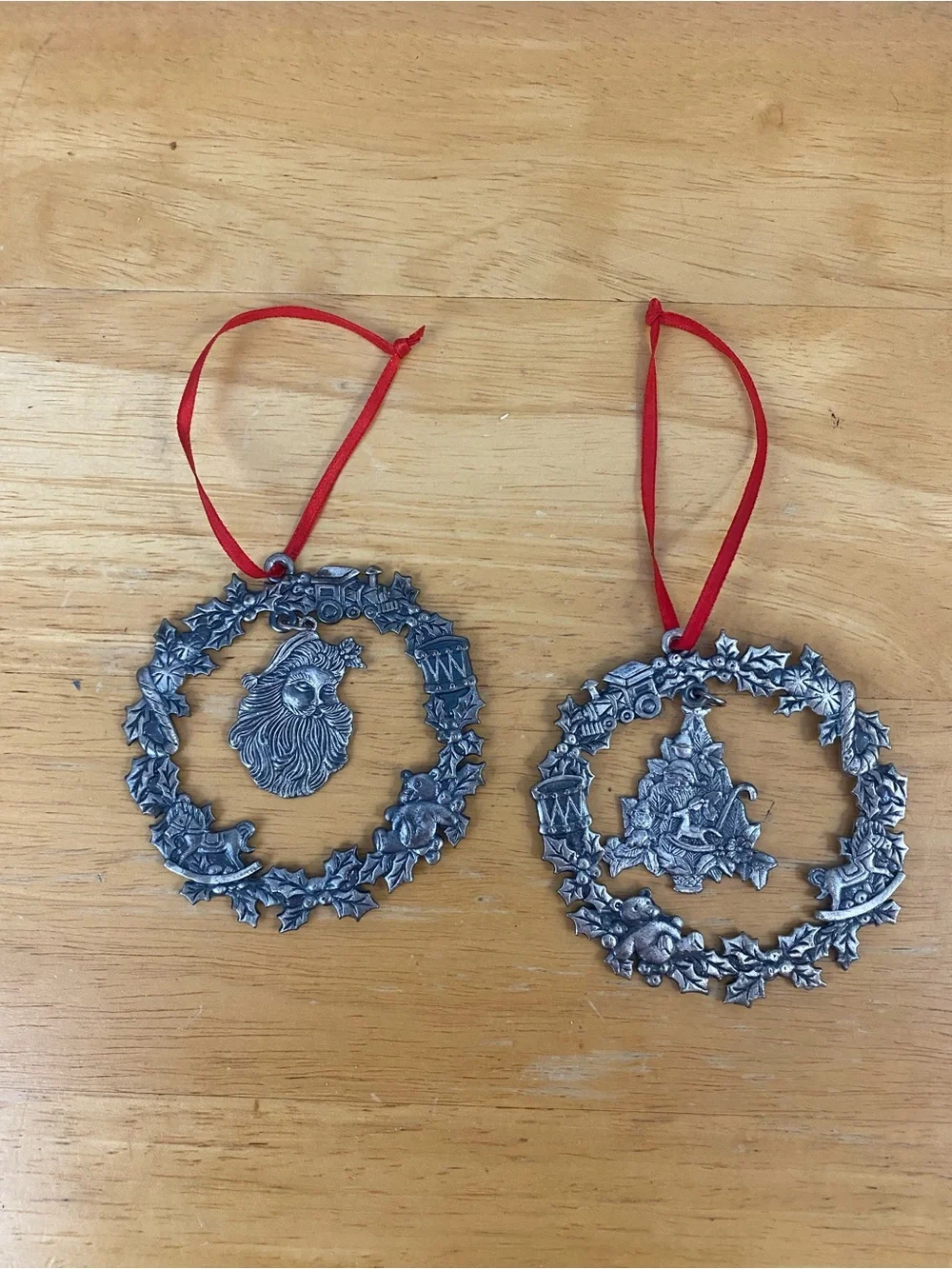Vintage Papel Freelance pewter Christmas wreath ornaments
